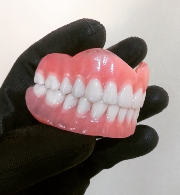 Dentadura com acabamento estético superior